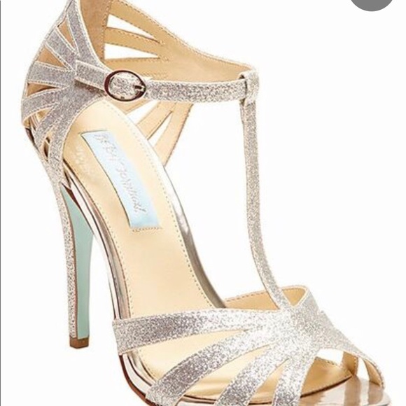 Champagne T-Strap heels! - Picture 2 of 5